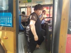 夏日炎炎送清涼   慰問(wèn)公交一線員工 